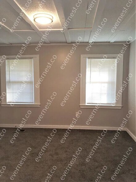 Building Photo - 729 McCluer Rd