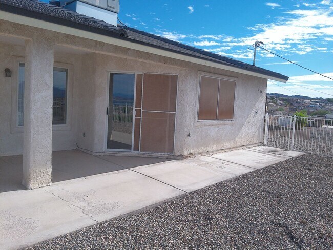 Building Photo - Long Term 3 bedroom 2 bath 3 car