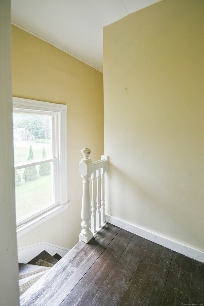 Building Photo - 82 Spindle Hill Rd