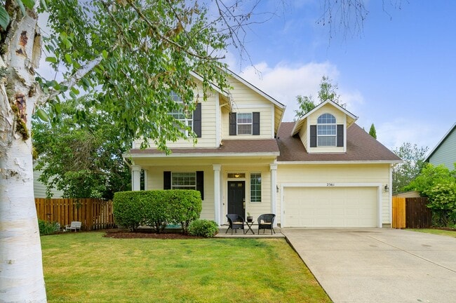 Building Photo - Large 3 Bed, 2.5 Bath Home in McMinnville-...