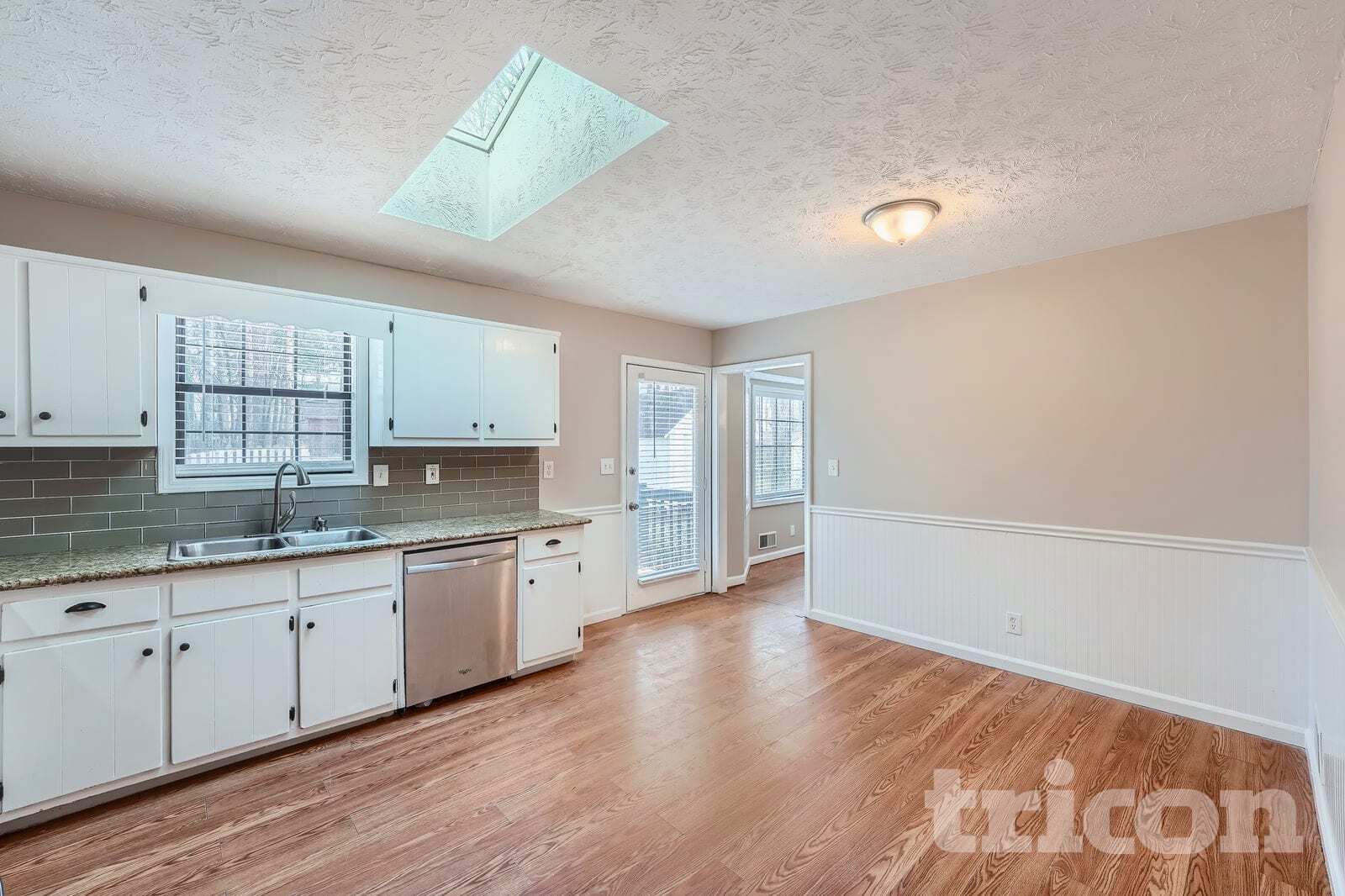 Building Photo - 438 Russell Rd