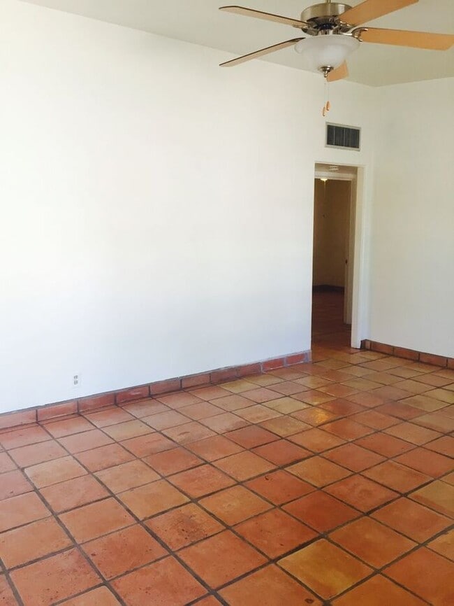 Building Photo - Charming Sam Hughes!