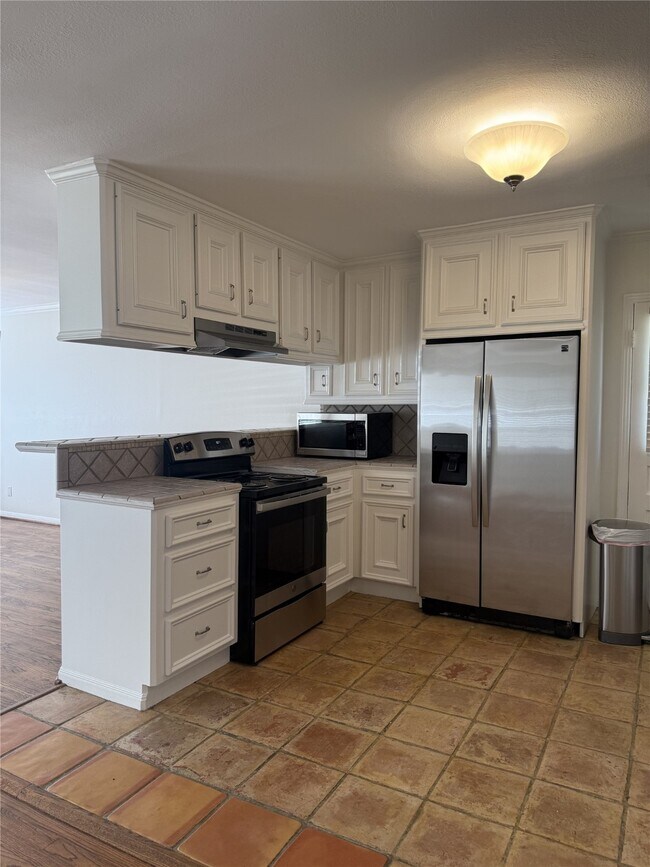 Building Photo - 1234 Gardenia Dr