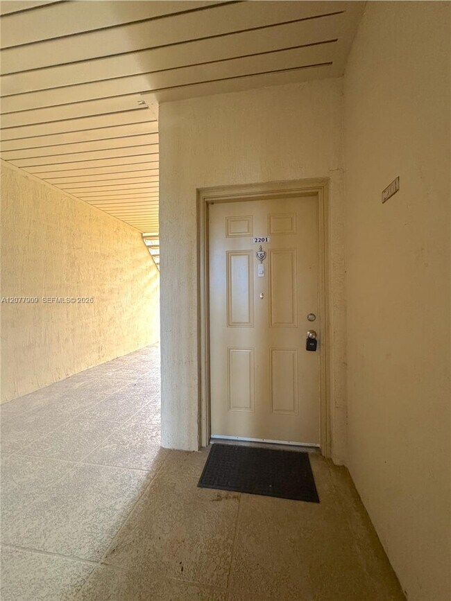 Building Photo - 1265 SW 46th Ave