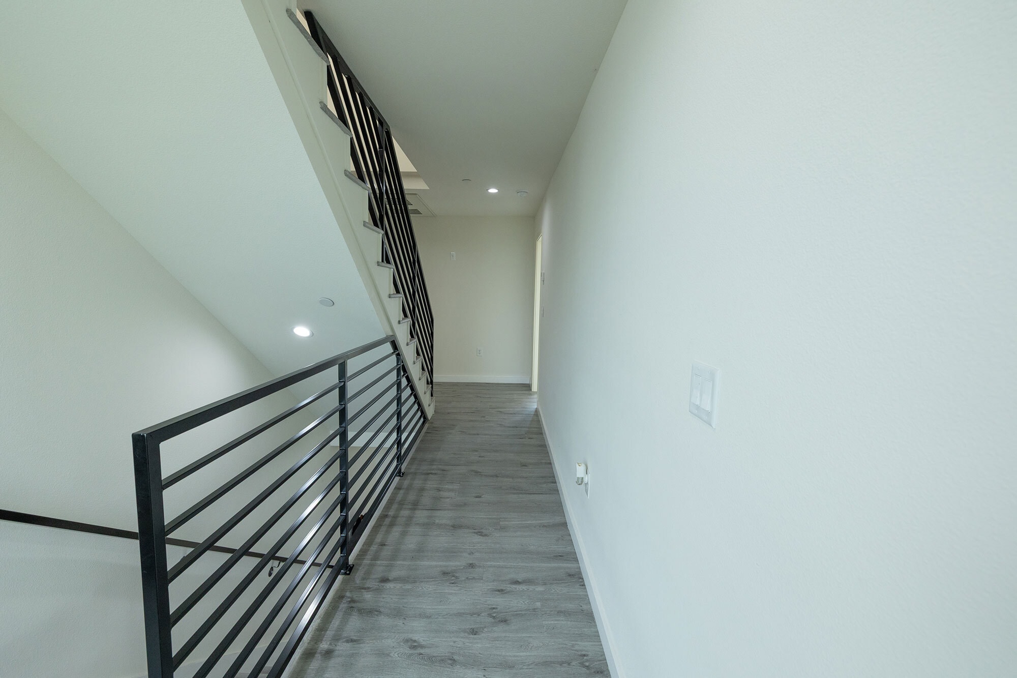 Building Photo - 1128 W 39th St