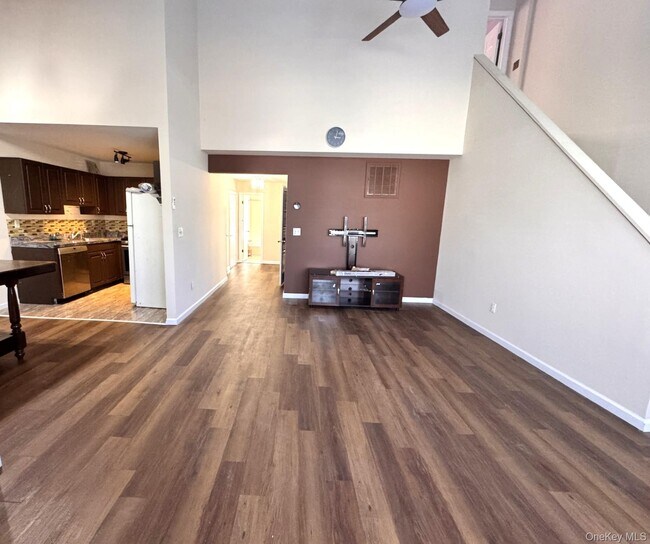 Building Photo - 199 Ramapo Rd