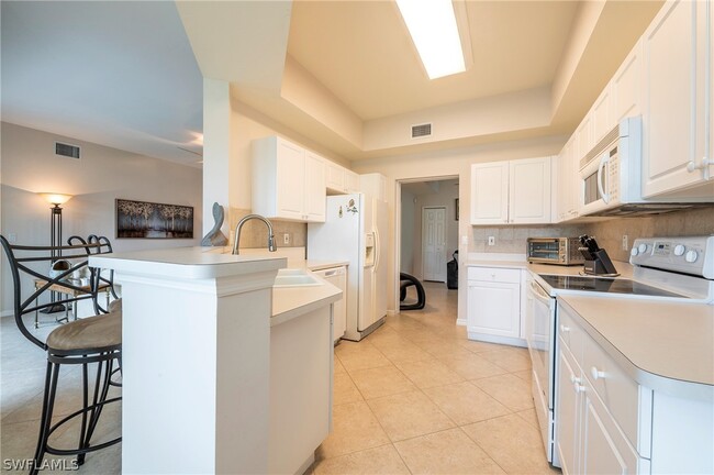 Building Photo - 15150 Royal Windsor Ln