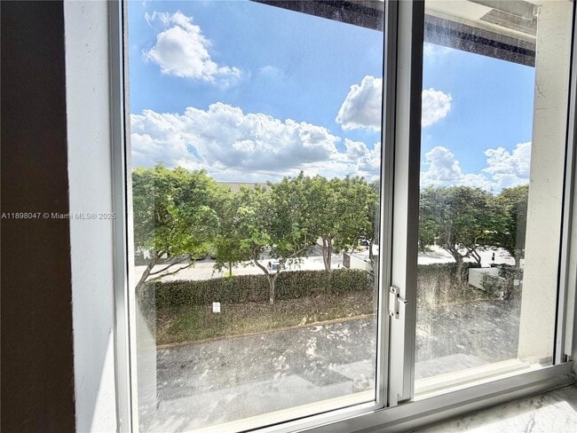 Building Photo - 8851 NW 112th Ave