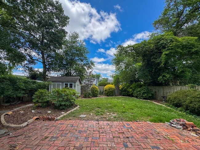 Building Photo - Gorgeous 4 Bed, 3 Bath Haymount Home