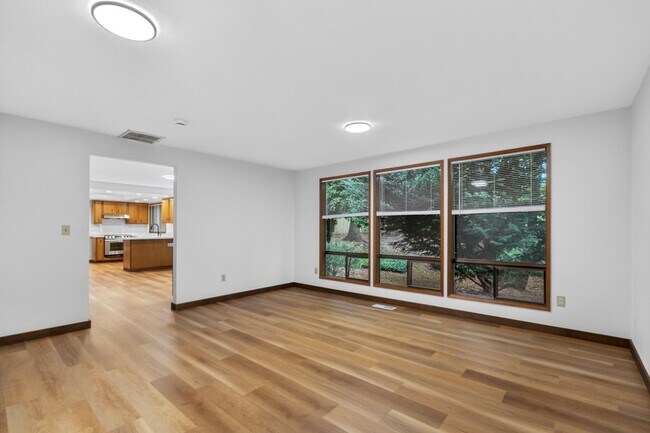 Building Photo - 10612 NE 154th Pl
