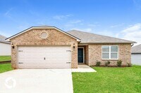 Building Photo - 461 Woodland Trl