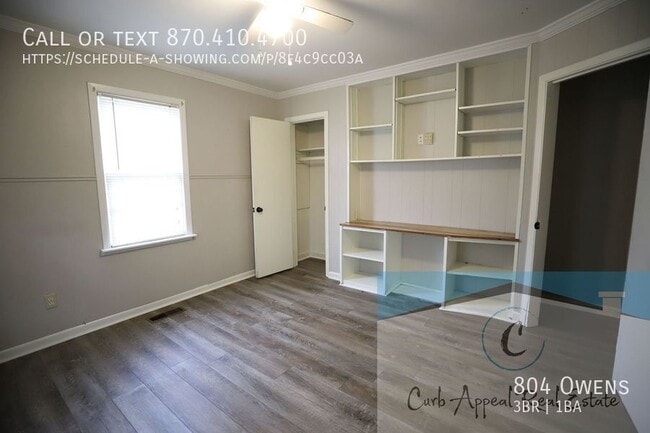 Building Photo - 804 Owens-