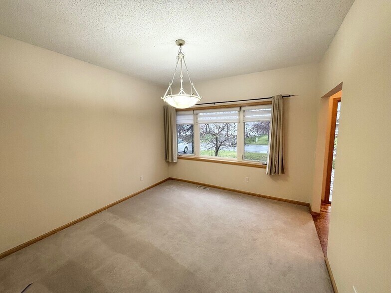 Building Photo - 15014 Valley View Pl