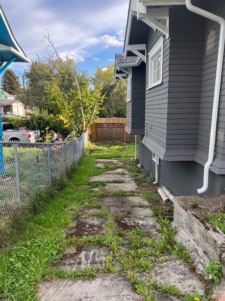 Building Photo - 1316 S 25th St