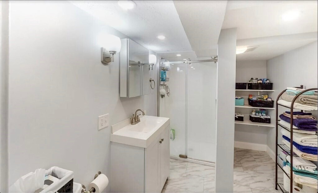 Building Photo - 53 Grove St