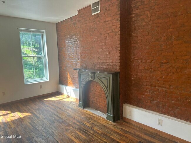 Building Photo - 97 Ten Broeck St