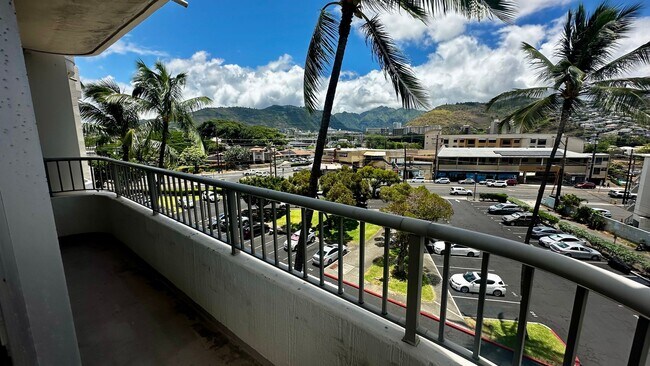 Building Photo - SPACIOUS 2 BED/2 BATH/1 PRKG, Washer/Dryer...