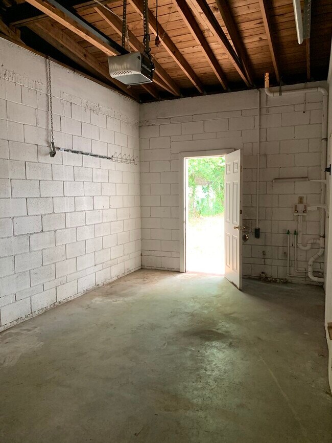 Building Photo - COMING SOON! Spacious 4 Bedroom Single-Family Home - No Carpet