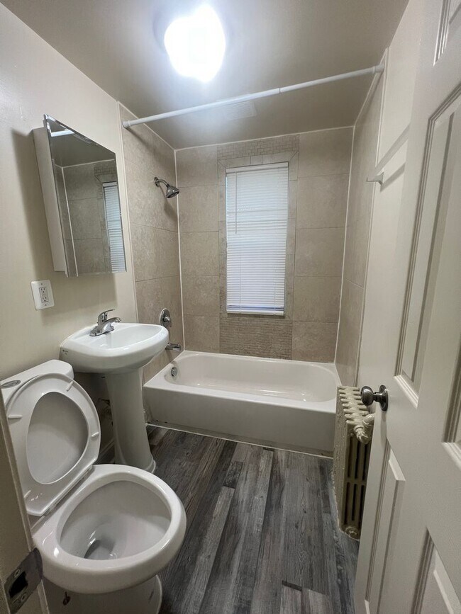 Building Photo - 1615 Olive St NE