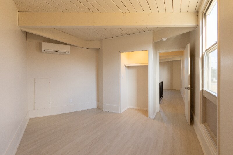 Building Photo - 4301 Harriet St