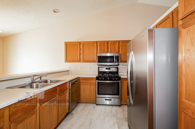 Building Photo - 2737 Douglas Dr N