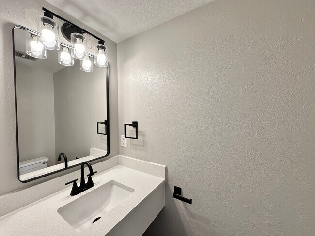 Building Photo - Edinburgh Duplex 4622/4624 - SERIES 308