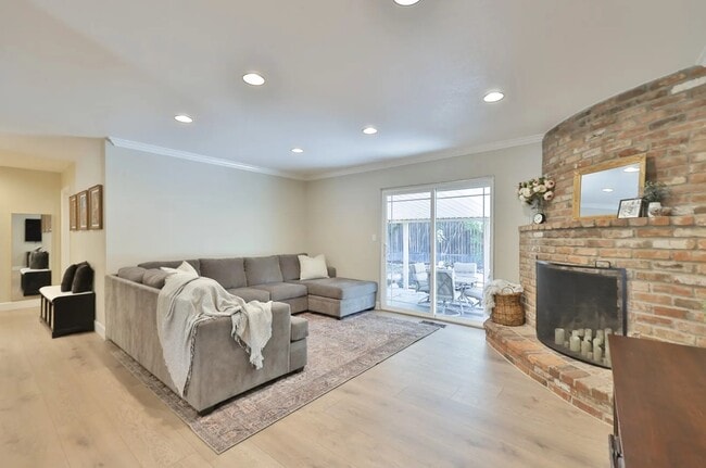 Building Photo - 235 Ginger Dr