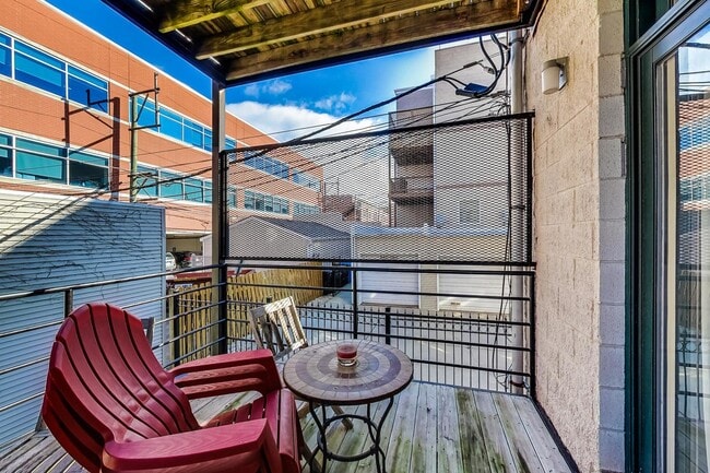 Building Photo - 1330 W Fletcher St