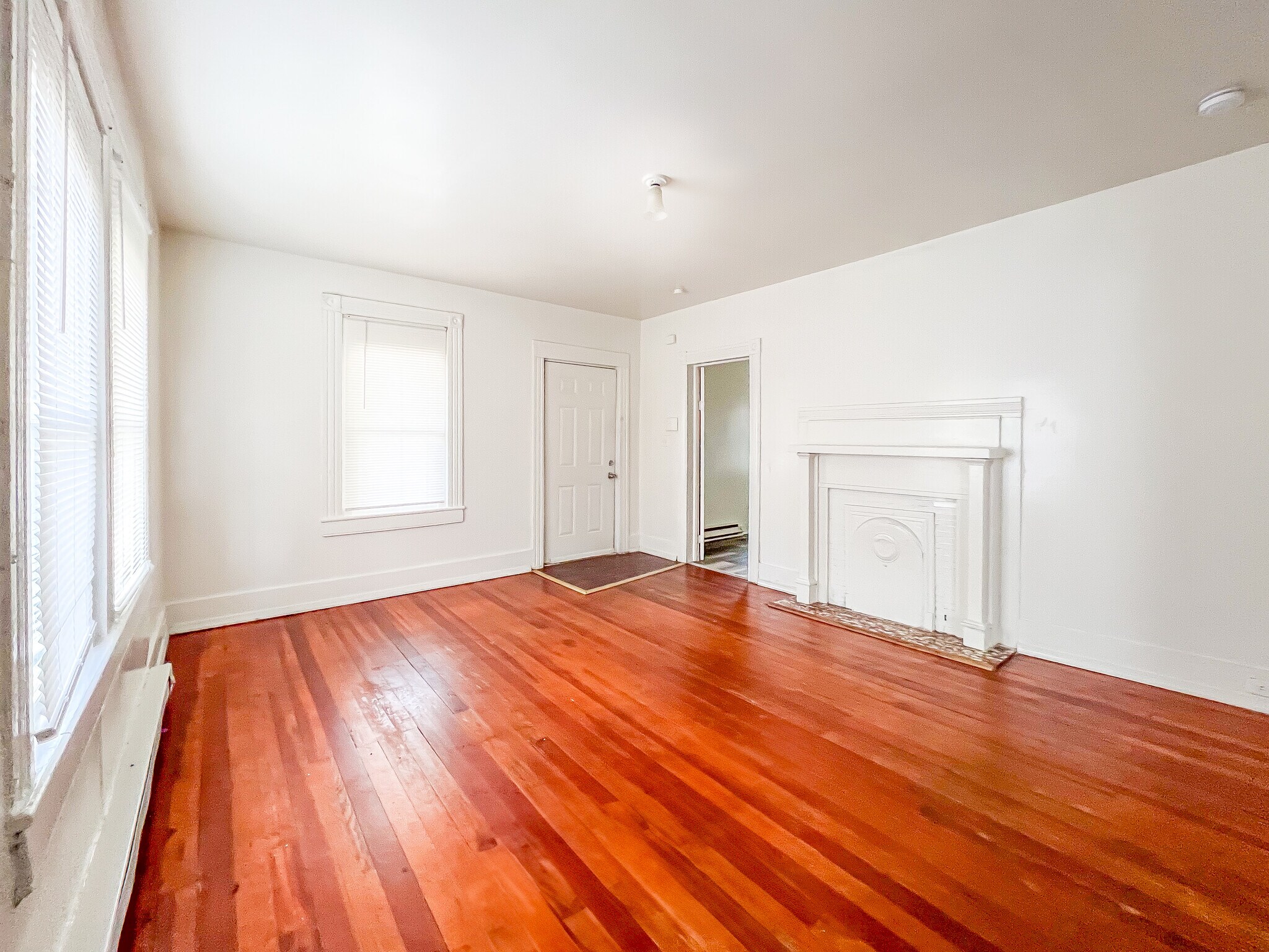 Building Photo - 1102 Custer St
