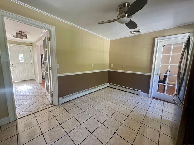Building Photo - 317 Weeping Willow Ln