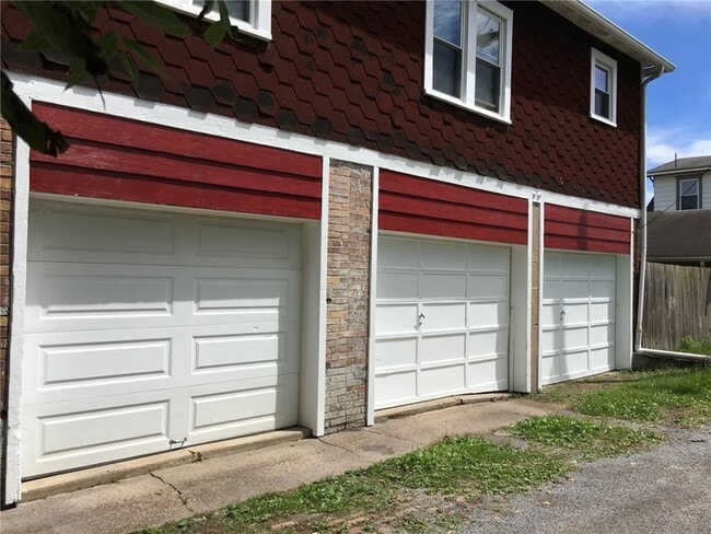 Building Photo - 1511 5th Ave