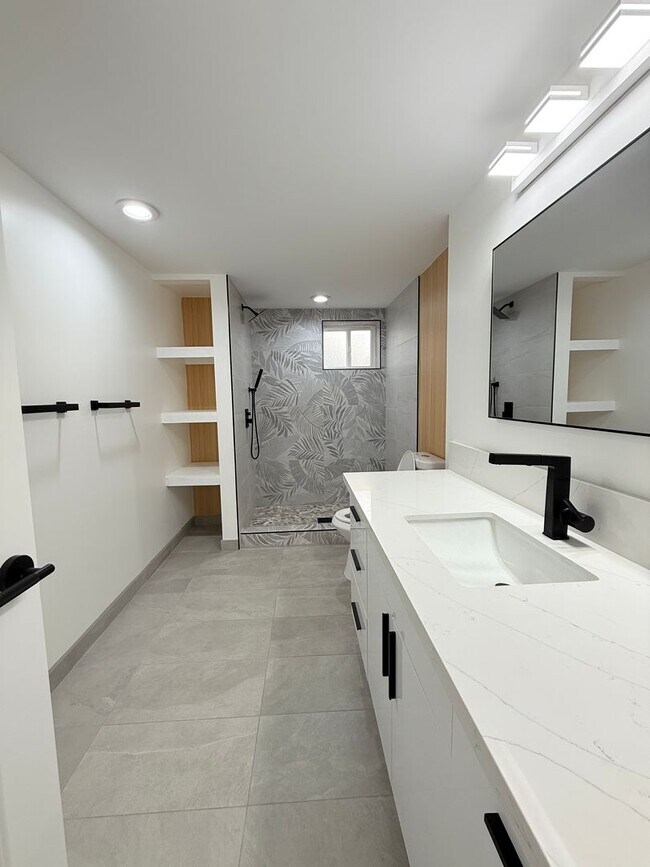 Building Photo - 1005 Belser St