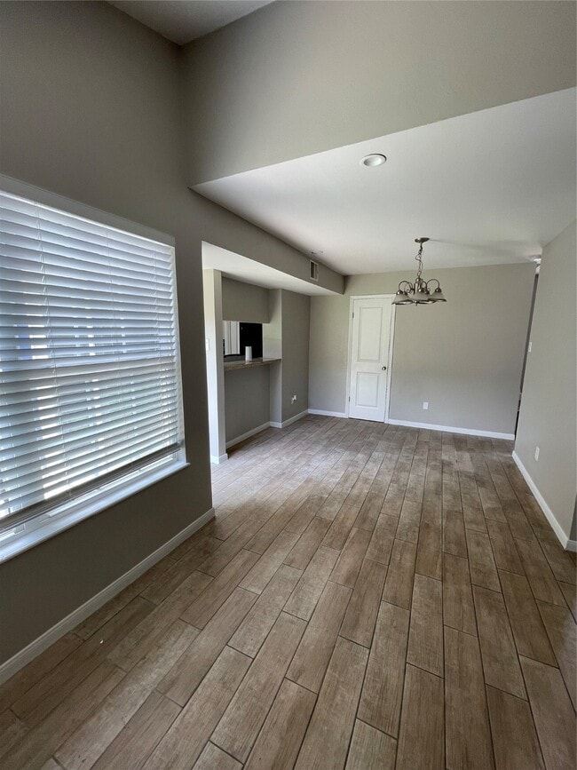 Building Photo - 10315 Sommerville Ave