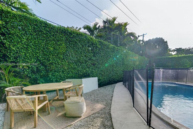 Building Photo - 1237 Aduana Ave