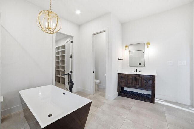 Building Photo - 23937 Oscar Rd