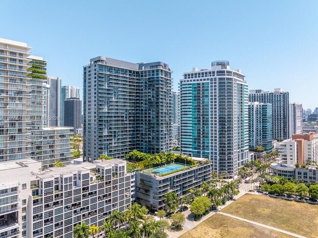 Building Photo - 121 NE 34th St