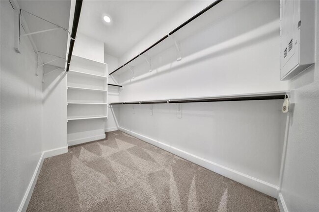 Building Photo - 615 Sand Branch Dr