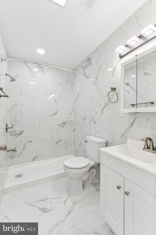 Building Photo - 807 N 42nd St