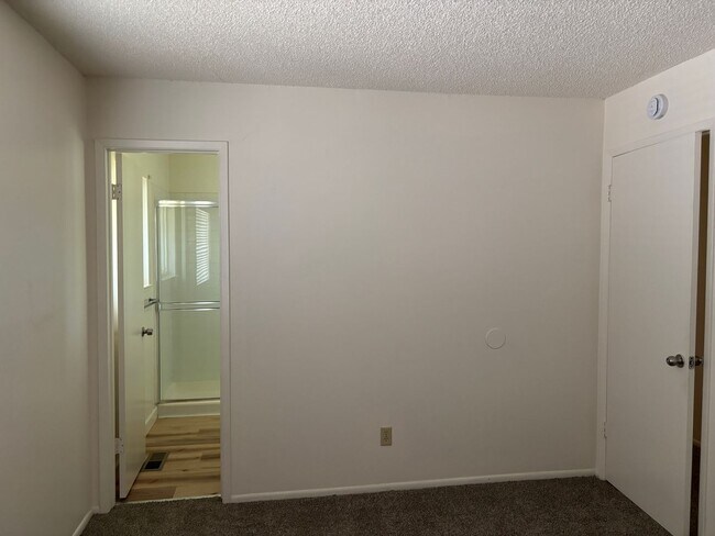 Building Photo - 2665 Scholl Dr