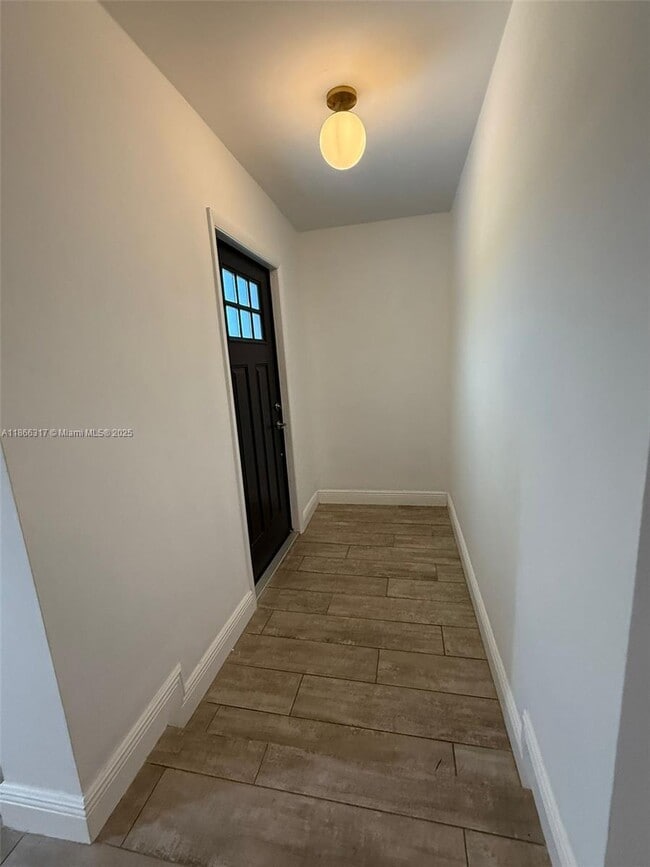 Building Photo - 407 Riverside Dr