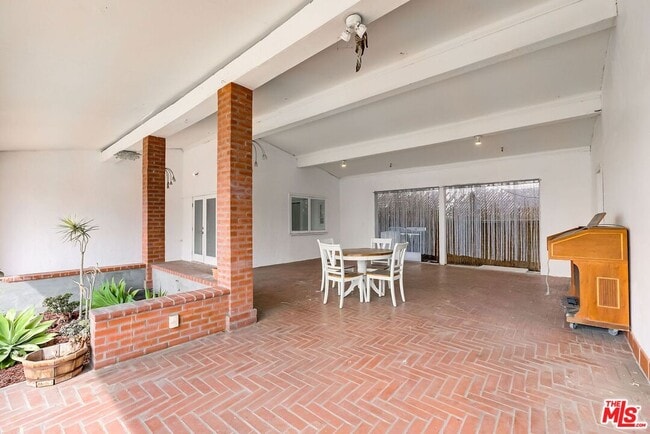 Building Photo - 288 S Coronado St