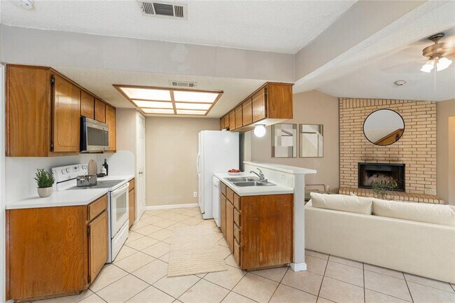 Building Photo - 8703 Clearbrook Trl