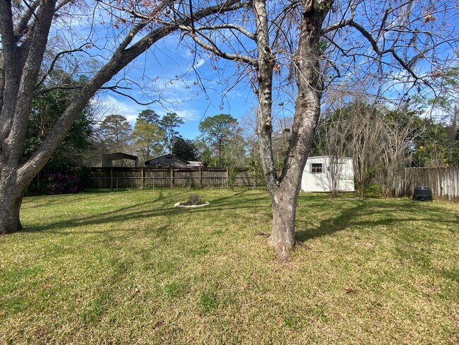 Building Photo - 2408 Dundee Dr