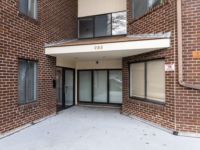 Building Photo - 935 Washington St