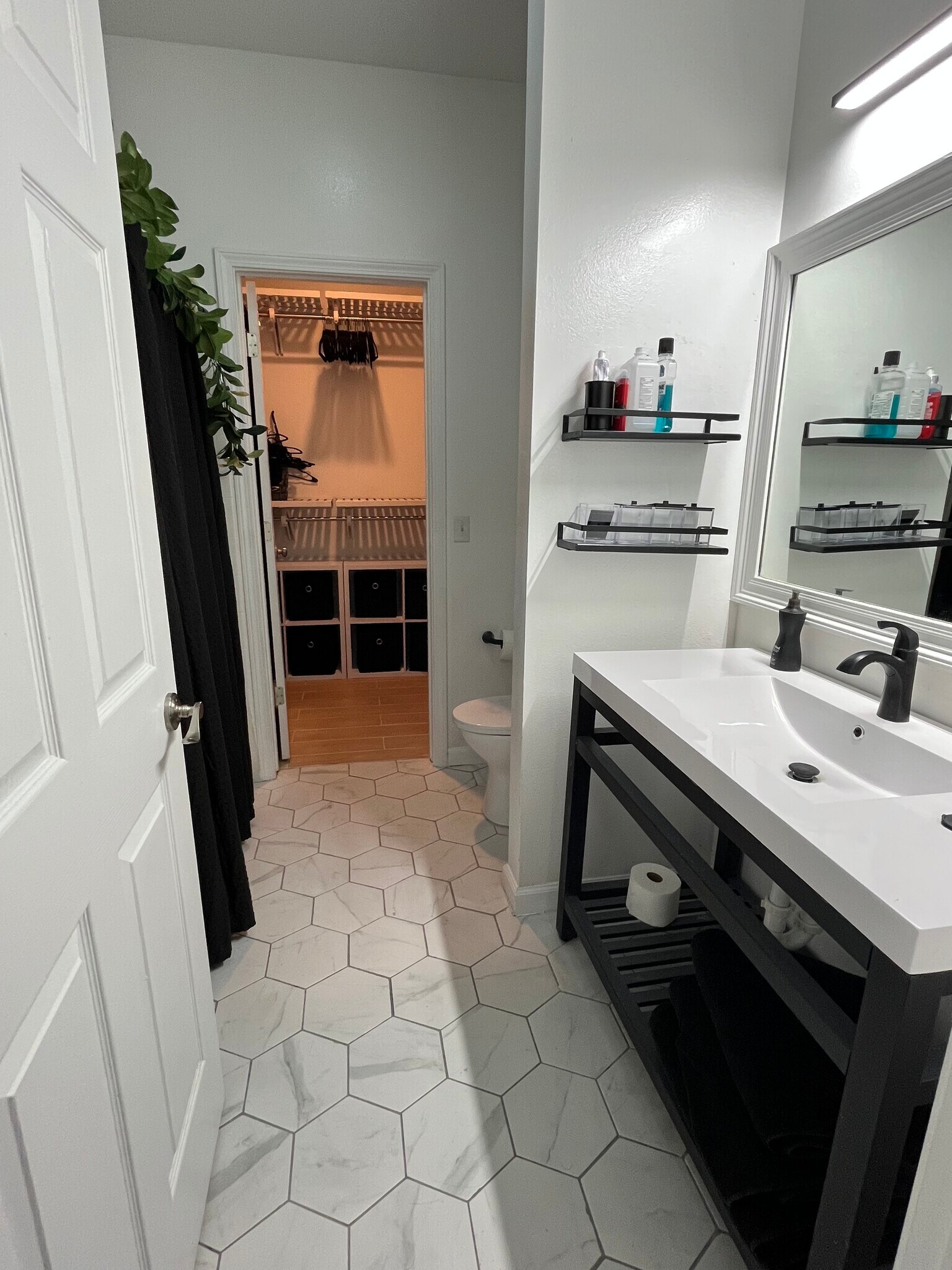 Master bathroom with walk in closet - 1200 Jasper St