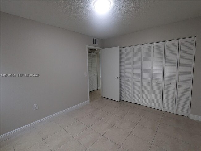 Building Photo - 1564 Lake Crystal Dr