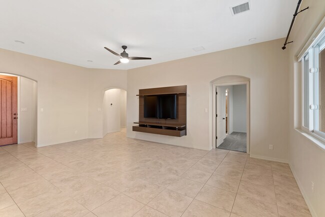 Building Photo - 1981 Sunview Ct