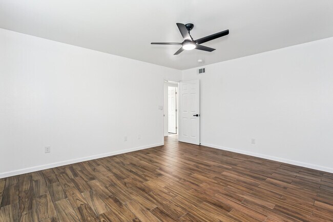 Building Photo - 470 Brian Cir