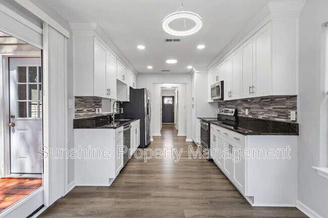 Building Photo - 911 Bellgate Ct