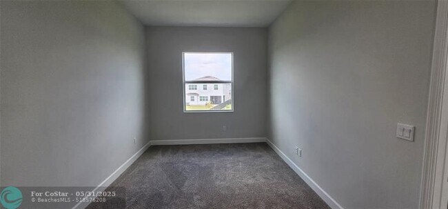 Building Photo - 5461 Empire Dr